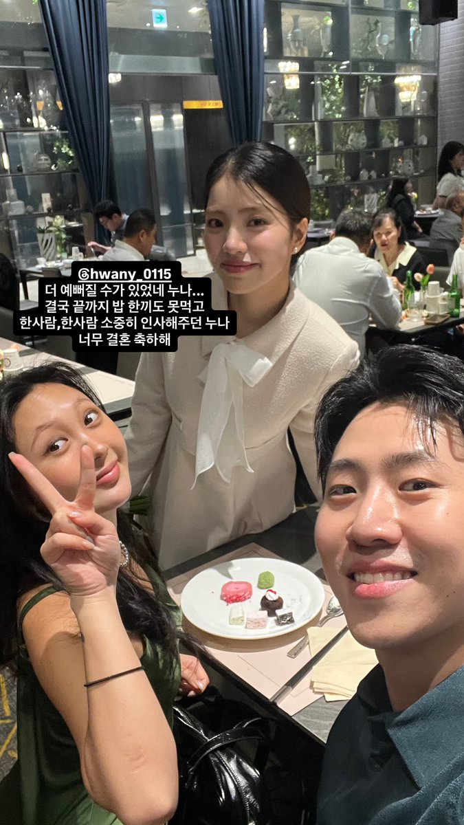 hoshiwoueru's tweet photo. 화니카 결혼식 갔구나 https://t.co/L4DC9xbT0z