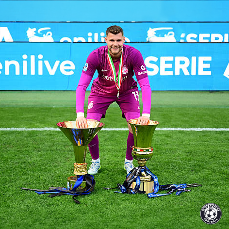 invsport's tweet photo. Espectacular Doblete de @Joosep_Martinez ganando Copa y Liga con el @Inter Trabajo, mentalidad y talento. ¡Enhorabuena! 🏆🏆 🧤
#invsportplayer #josepmartinez #interdemilan #doblete #trabajo #mentalidad #talento #CoppaItalia #SerieA https://t.co/Mal5Qq7oRE