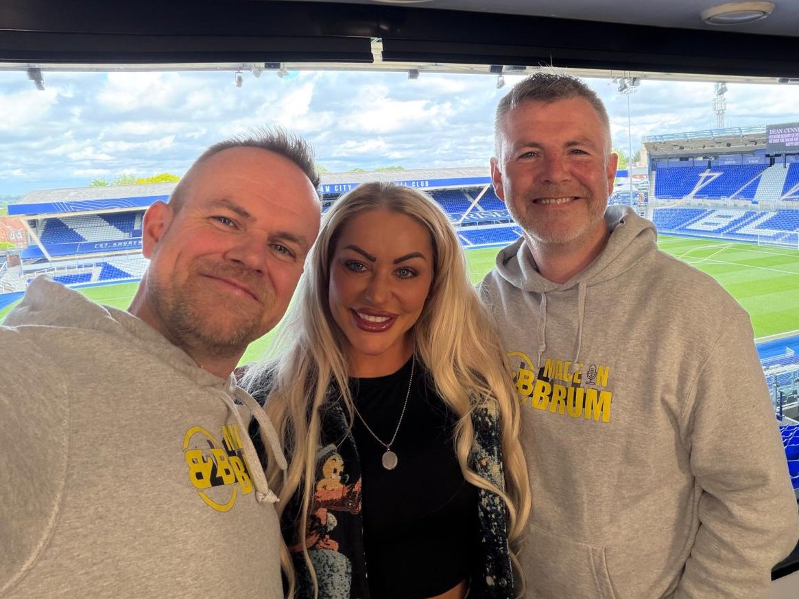 madeinbrumpod's tweet photo. Buzzing to have Ebonie Cotton on with us today 👏🔥

A really honest, open and powerful conversation talking boxing, life outside the ring, navigating pressure, social media, OnlyFans, relationships, mental resilience and the reality of building your own path 

No filters, no clichés — just proper real talk from someone who’s lived it.

One of those episodes that goes far deeper than sport 

Coming soon on YouTube, Spotify & Apple Podcasts, link in bio.

#EbonieCotton #Boxing #WomensBoxing #OnlyFans #Podcast #MadeInBrum #BrumLife #MentalStrength #FightLife #WomenInSport #UKBoxing #RealTalk #YouTube #Spotify #ApplePodcasts