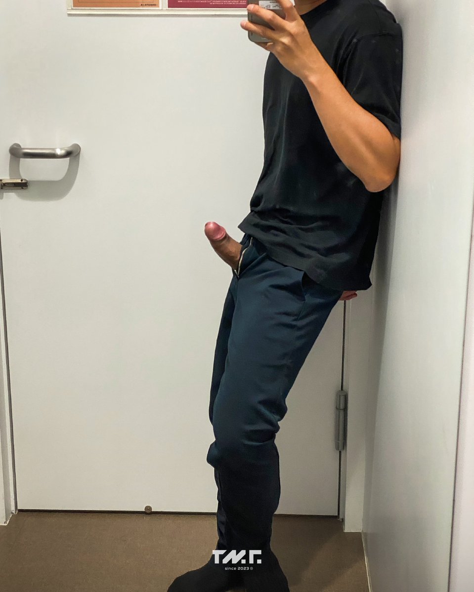 tmf_2_0's tweet photo. 💸這件可以入手嗎｜試衣小撇步💸

今天不問買不買
而是要帶著教訓來提醒大家一件事：
如果你打算去店裡試褲子
一！定！要！穿！內！褲！

不然你就會跟我一樣
換幾件都覺得版型不對
最後只能這樣試穿...😵‍💫 https://t.co/FpT0Bw5CPt