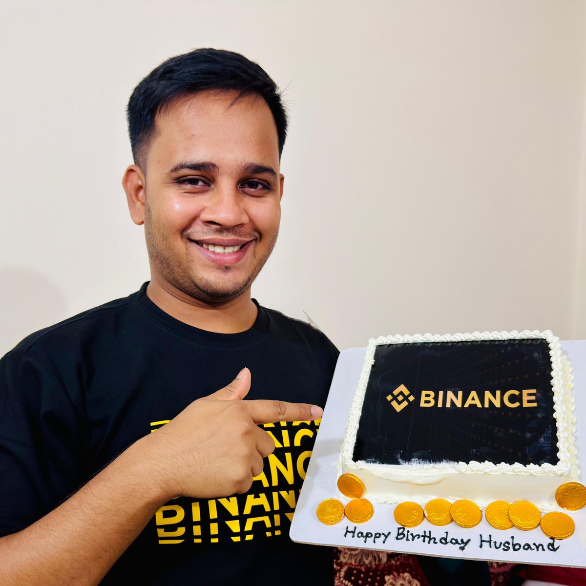 rirobinbd's tweet photo. Birthday with @binance 🎂🟡

This birthday felt extra special.
My wife surprised me with a Binance themed cake — she knows how important Binance is in my journey. ❤️

For years, Binance has been a big part of my growth, learning, and opportunities in the crypto space, and I’m truly grateful for it. 🙏

A special thanks to my manager @ShirleyXBT for always supporting, guiding, and believing in me throughout this journey. ✨

And of course, huge love to my YouTube subscribers and community members — your constant support and trust inspire me every single day. ❤️🚀

#Binance #Birthday #Crypto #BinanceFamily #bnb