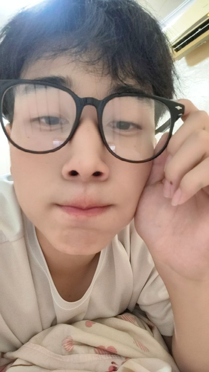 cold_ice66121's tweet photo. glasses
#4i #4i男 #女攻男受 #iiii https://t.co/JZDwXlTNeC