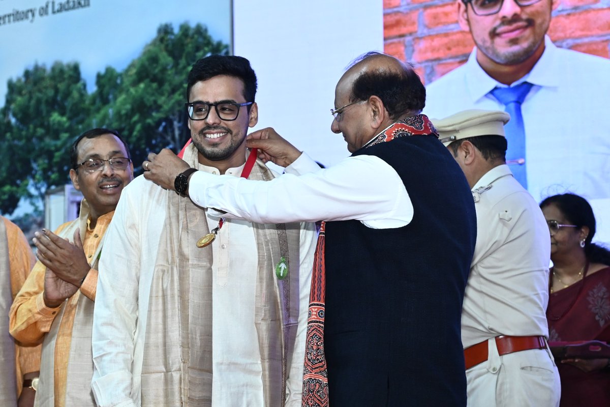 EDIIAhmedabad's tweet photo. 98 graduates were conferred with diplomas and graduating certificates across academic programmes including PGDM-E, PGDM-IEV, PGDM Online, and FPM programmes, marking a strong step towards Viksit Bharat 2047.

@lg_ladakh @PMOIndia @CMOGuj @IDBI_Bank @TheOfficialSBI @DICCIorg @NABARDOnline @icecreamvadilal @EDII_DGO 

#EDII #EDIIAhmedabad #EDIIDGO #EDIIConvocation #Convocation2026 #Entrepreneurship #ViksitBharat