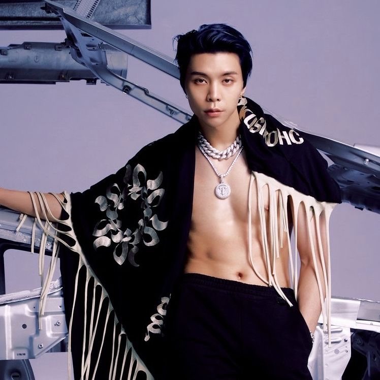 favxritejsuh's tweet photo. you know an albums about to hit when johnny is shirtless https://t.co/Wa5AGnRTsL