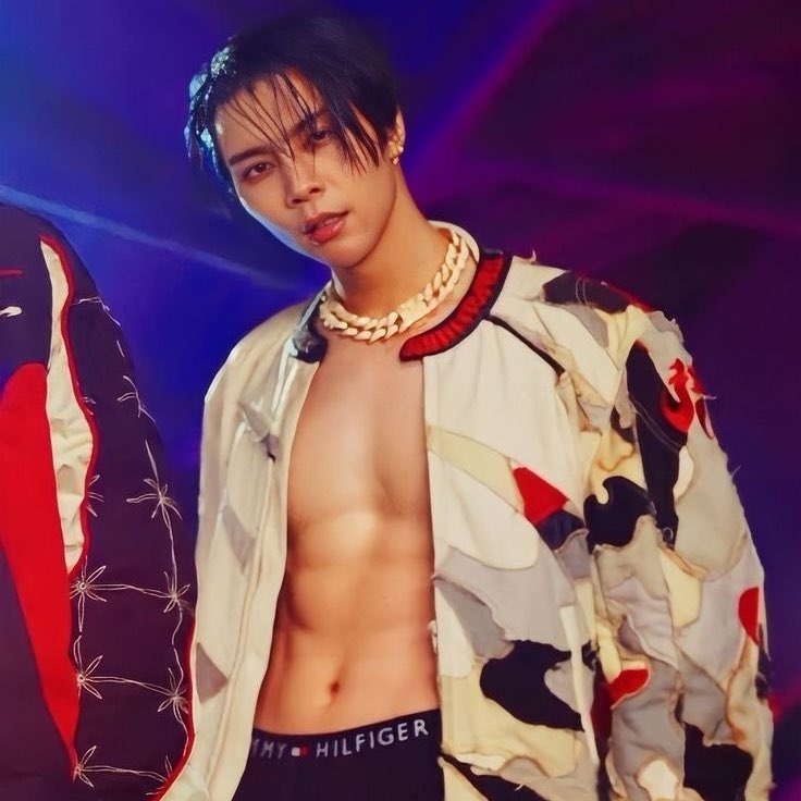 favxritejsuh's tweet photo. you know an albums about to hit when johnny is shirtless https://t.co/Wa5AGnRTsL