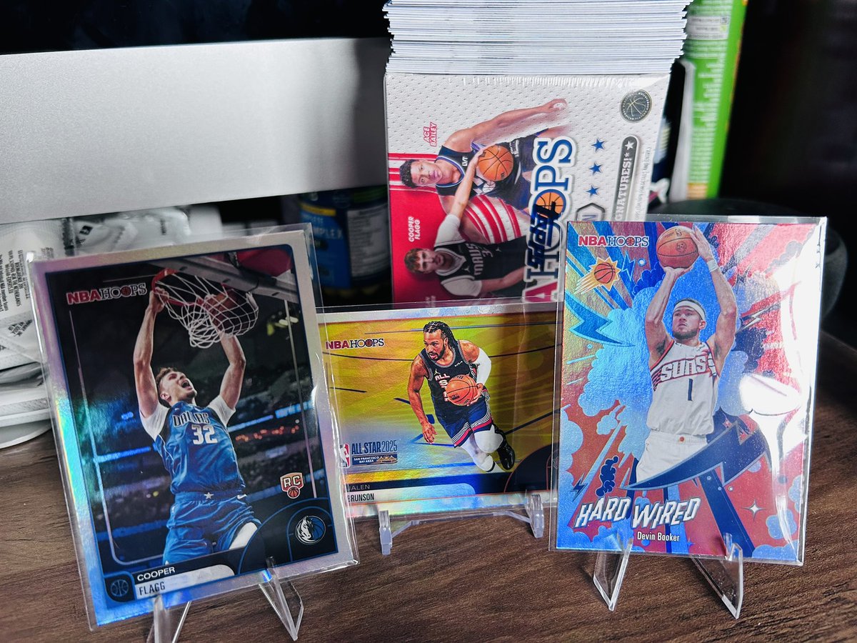 ross11ross's tweet photo. First thing to say, I really like these @Topps #NBAHoops cards, designs are great and they seem premium cards⦠https://t.co/aBnJj1tLiJ