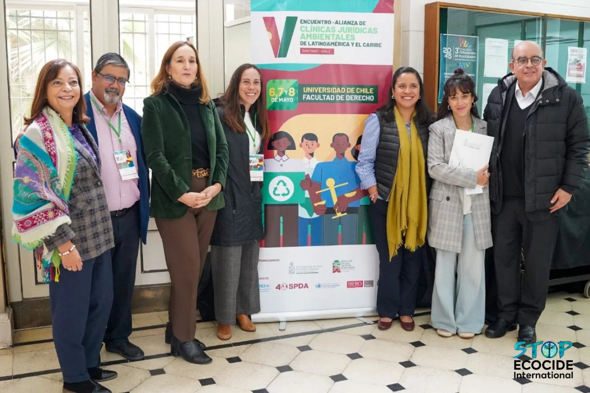 EcocideLaw's tweet photo. Discussing a proposed model #ecocidelaw during the 5th Meeting of the Alliance of Latin American and Caribbean Environmental Legal Clinics recently at @uchile !

Progress toward criminalising #ecocide in Latin America is building rapidly: https://t.co/zxVbVlgjBn

#StopEcocide https://t.co/2zZwVj6JKP