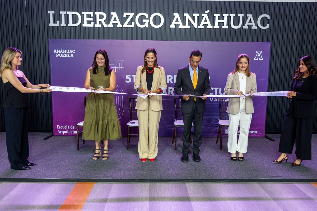 RecAnahuacPue's tweet photo. Me llena de orgullo ver el talento y la visión de nuestros estudiantes en el 5° Corredor de Arquitectura de la #AnáhuacPuebla.

Cada proyecto refleja creatividad, compromiso y una profunda reflexión sobre cómo la arquitectura puede transformar la vida de las personas y mejorar nuestros espacios.

¡Felicito a nuestros alumnos y docentes por seguir construyendo ideas que inspiran y generan impacto!