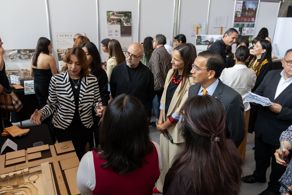 RecAnahuacPue's tweet photo. Me llena de orgullo ver el talento y la visión de nuestros estudiantes en el 5° Corredor de Arquitectura de la #AnáhuacPuebla.

Cada proyecto refleja creatividad, compromiso y una profunda reflexión sobre cómo la arquitectura puede transformar la vida de las personas y mejorar nuestros espacios.

¡Felicito a nuestros alumnos y docentes por seguir construyendo ideas que inspiran y generan impacto!