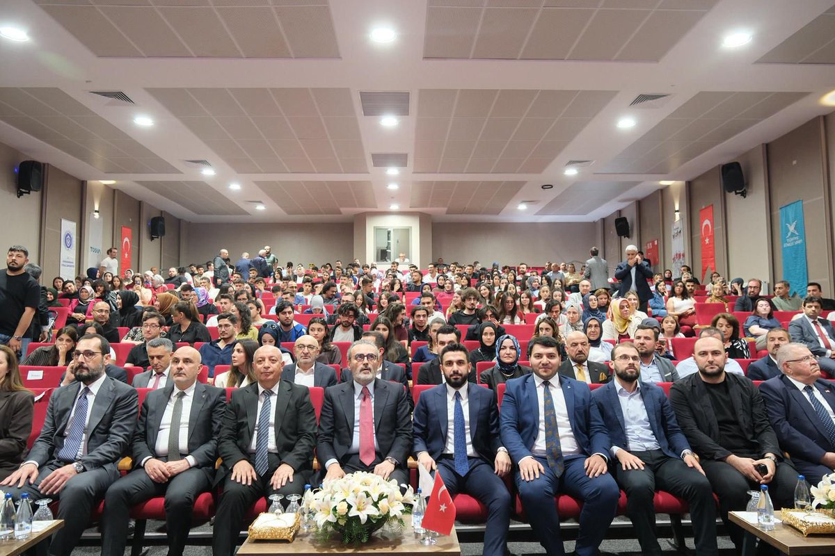 ibrahim_besinci's tweet photo. 📍Kahramanmaraş | İstiklal Üniversitesi

64.Dönem Kültür ve Turizm Bakanımız Sn. @mahirunal ’ın katılımlarıyla gerçekleştirdiğimiz İhtisas Akademi programında; eğitimi merkeze alan güçlü bir gelecek vizyonunu konuştuk. 🙌🏻

Şehirlerine, medeniyetine ve değerlerine sahip çıkan gençliğimiz; yarının en büyük umudu olmaya devam ediyor. 💯