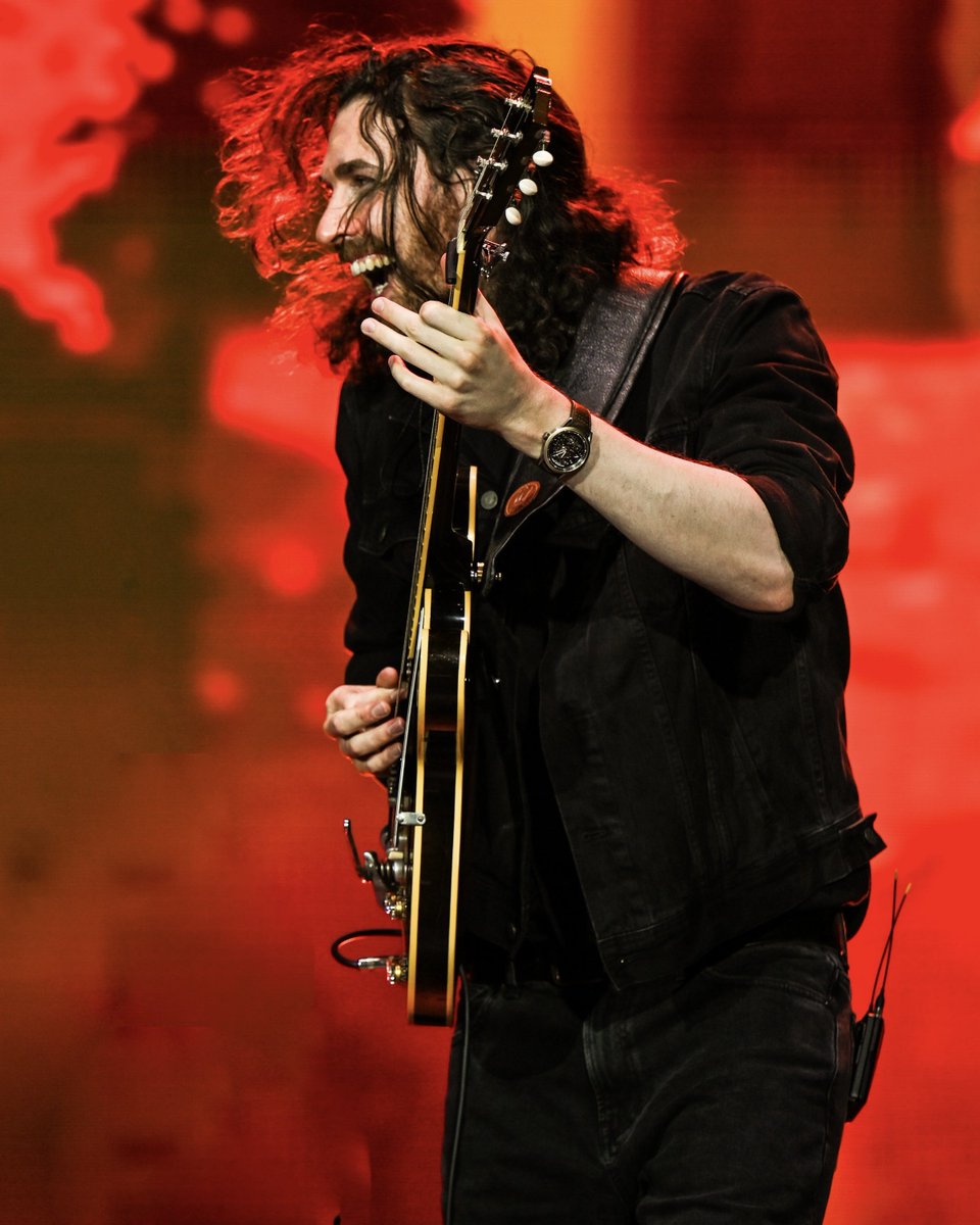 idblockthesun's tweet photo. he grew his hair out and became everyone’s problem https://t.co/TpG5IchO1n
