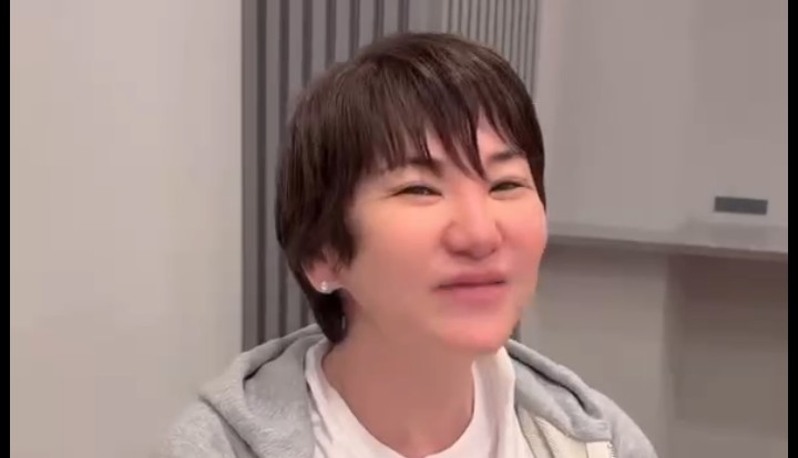 leephone tweet media