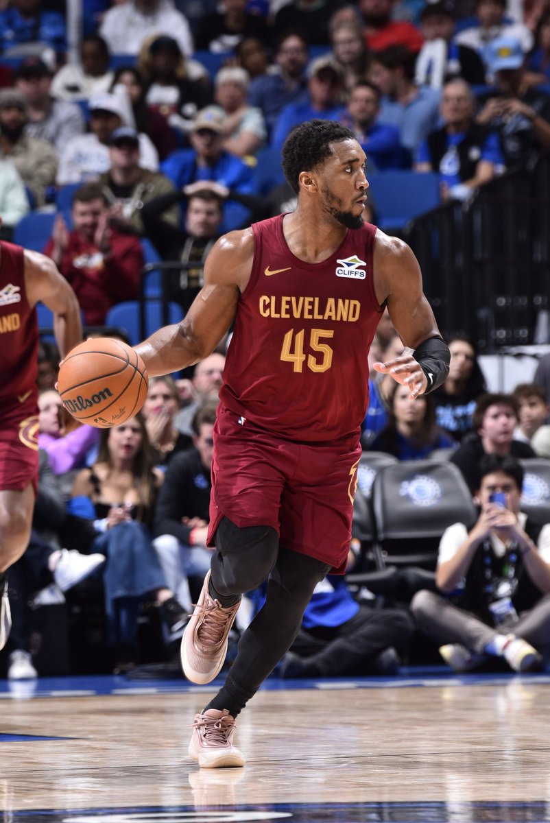 LouisvilleMBB's tweet photo. One 👏 step 👏 closer 

Congrats to @spidadmitchell and the @cavs on advancing to the EASTERN CONFERENCE FINALS ‼️

#GoCards https://t.co/TM9DZ4rjLY