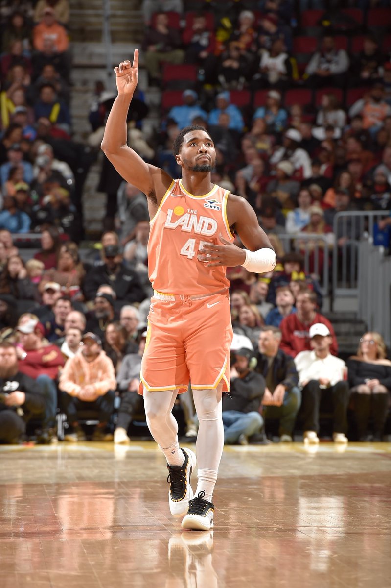 LouisvilleMBB's tweet photo. One 👏 step 👏 closer 

Congrats to @spidadmitchell and the @cavs on advancing to the EASTERN CONFERENCE FINALS ‼️

#GoCards https://t.co/TM9DZ4rjLY
