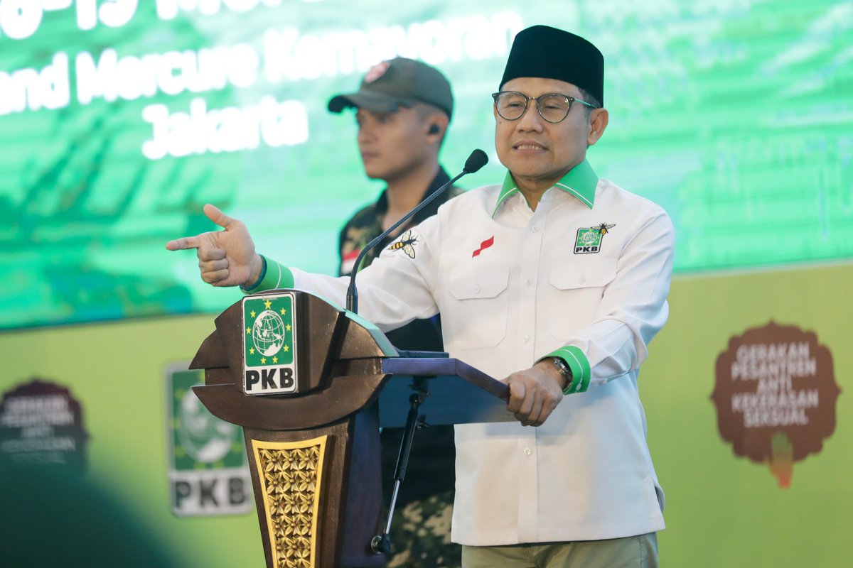 DPP_PKB's tweet photo. Temu Nasional Pondok Pesantren resmi dibuka oleh Ketua Umum DPP PKB, Gus Muhaimin, bersama lebih dari 250 pengasuh pesantren dari seluruh Indonesia. Dalam forum ini, ia menegaskan bahwa kekerasan seksual di lingkungan pesantren adalah kondisi darurat harus dilawan bersama.

#PKB https://t.co/RjxgI3vaYU