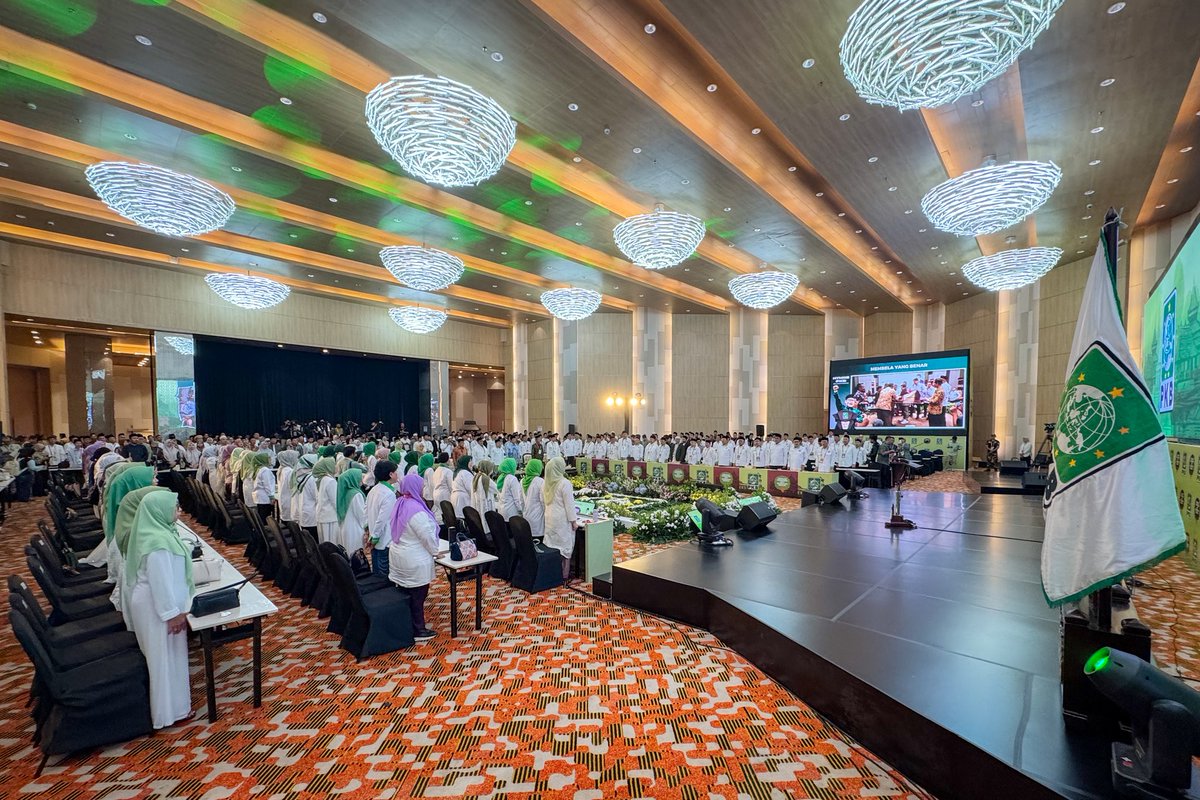 DPP_PKB's tweet photo. Temu Nasional Pondok Pesantren resmi dibuka oleh Ketua Umum DPP PKB, Gus Muhaimin, bersama lebih dari 250 pengasuh pesantren dari seluruh Indonesia. Dalam forum ini, ia menegaskan bahwa kekerasan seksual di lingkungan pesantren adalah kondisi darurat harus dilawan bersama.

#PKB https://t.co/RjxgI3vaYU