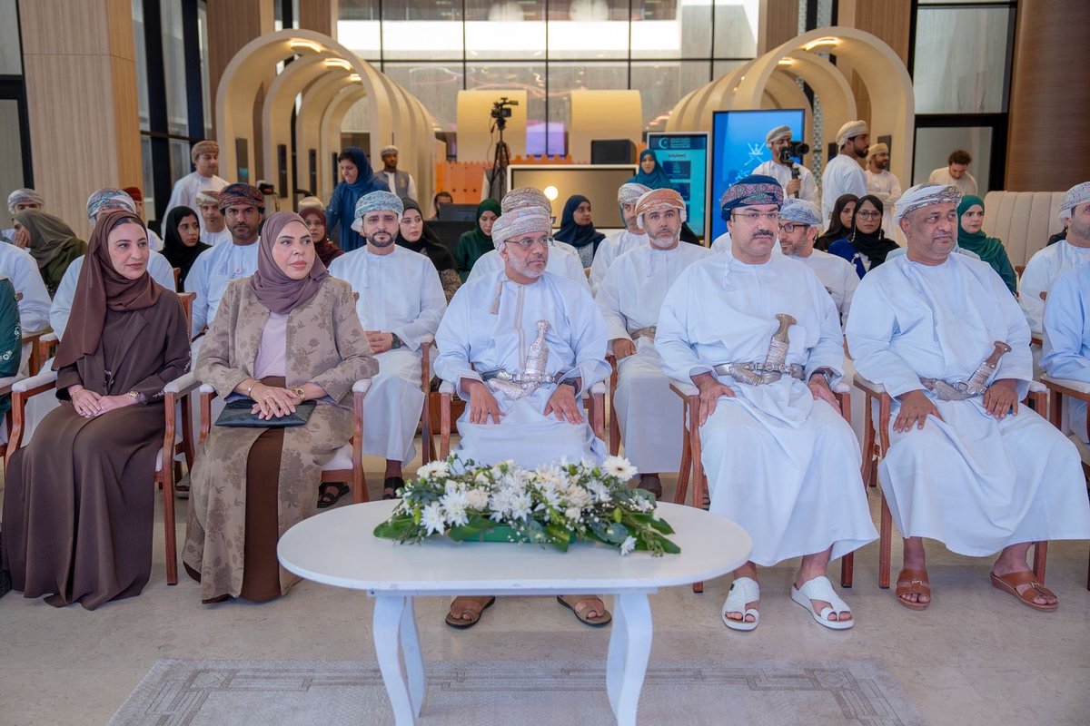 aamedalaraimi's tweet photo. خطوة نحو آفاق مشرقة في المسيرة الصحية تمثلت بتدشين الهوية البصرية لأكبر تجمع طبي في السلطنة…الكونجرس الدولي للمستشفى السلطاني…و على بركة الله نمضي قدماً https://t.co/oPr5sRJqaK