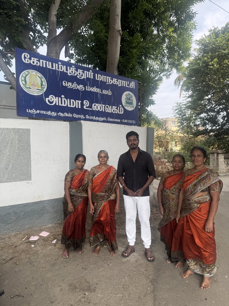 VigneshTvkCbe's tweet photo. இன்று காலை கிணத்துக்கடவு தொகுதி பஞ்சாயத்து ஆபீஸ் ரோட்டில் உள்ள அம்மா உணவகத்தில் உள்ள *அம்மாக்களை* சந்தித்து அவர்களின் குறைகளை கேட்டறிந்து போது(குறிப்பு:தரமான ஆரோக்கியமான உணவு உண்ண நம் தொகுதி மக்கள் இங்கு வரவும்😊#KINATHUKADAVU_CONSTITUENCY https://t.co/I6pp2nQoqt