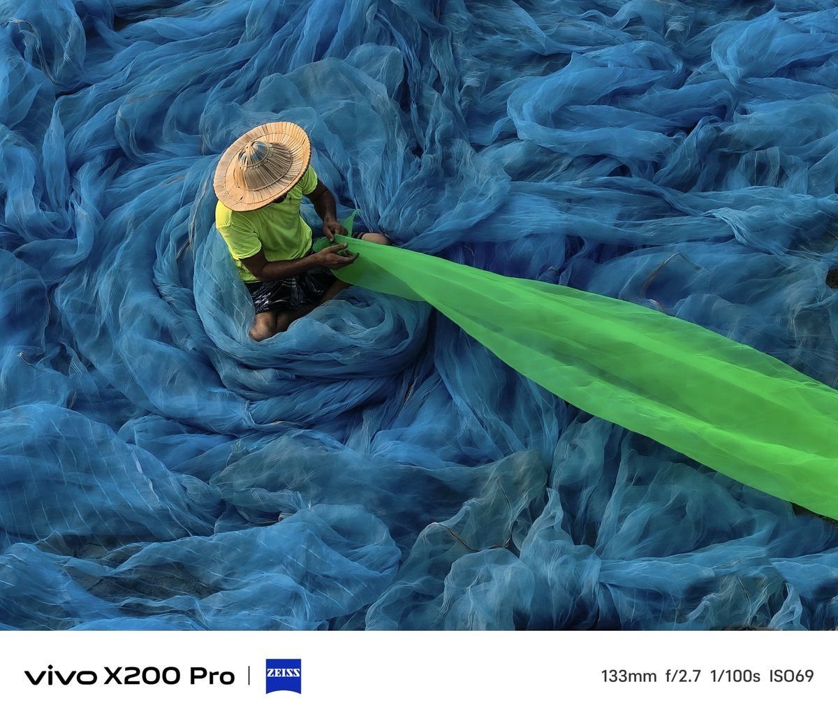 9thdec's tweet photo. Threads of the Ocean
In a sea of woven blue, one pair of hands quietly shapes tomorrow’s catch. Every thread carries patience, every color carries a story of labor and life.
Device:
📱 Vivo X200 Pro | ZEISS
#vivo #vivoglobal #vivoindia 
West https://t.co/d3iaSNzFGT