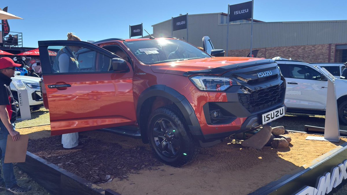 AutoTrader tweet media