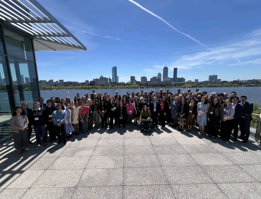 EthelScl's tweet photo. Honored to be with the leaders who recognized #MOGAD as a distinct entity, young investigators paving the future, and patient advocacy groups making a difference! My 🩷🙌 Gabriela Romanow @mlevy18 @TheMOGProject for a conference as bright as the gorgeous day we shared in Boston! https://t.co/Xgdvx9aaeC