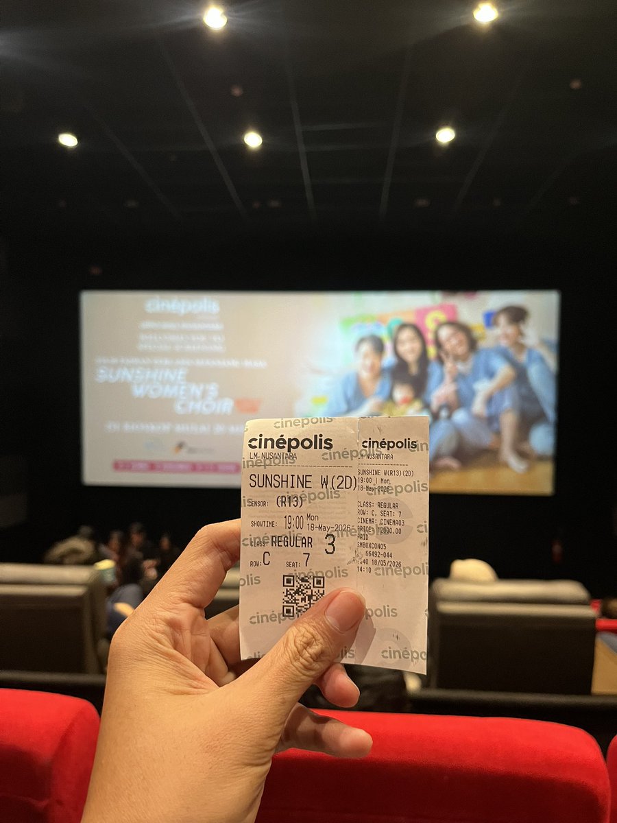 moviegoersID's tweet photo. Mimin abis masuk ke “penjara kesedihan” lewat film #SunshineWomensChoir yang ternyata adalah remake dari film Korea berjudul “Harmony” rilis tahun 2010 yang terkenal bikin nangis kala itu. https://t.co/R91TcvYQW3
