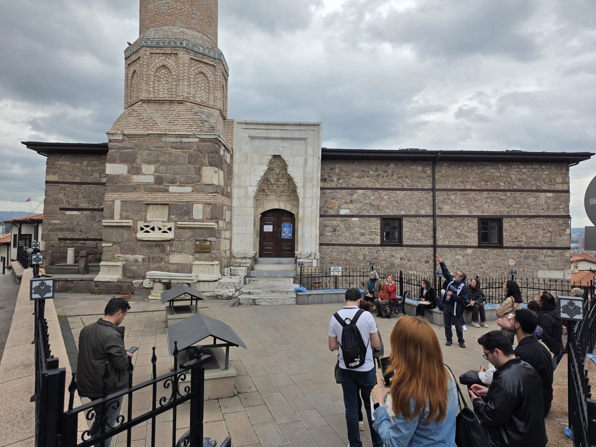AKMB_govtr's tweet photo. Atatürk Kültür Merkezi Başkanlığınca 18 Mayıs 2026 tarihinde gerçekleştirilen “Anlatı Haritalama: Beş Şehir Metninde Ankara Örneği” eğitim gezisi başarıyla tamamlandı.

#beşşehir #ahmethamditanpınar #ankara #akmb #gezi https://t.co/aH0jDQNl6X