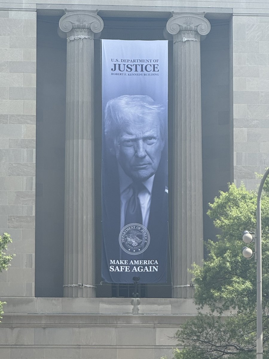 laralogan's tweet photo. Washington DC. https://t.co/k9htfheTxl
