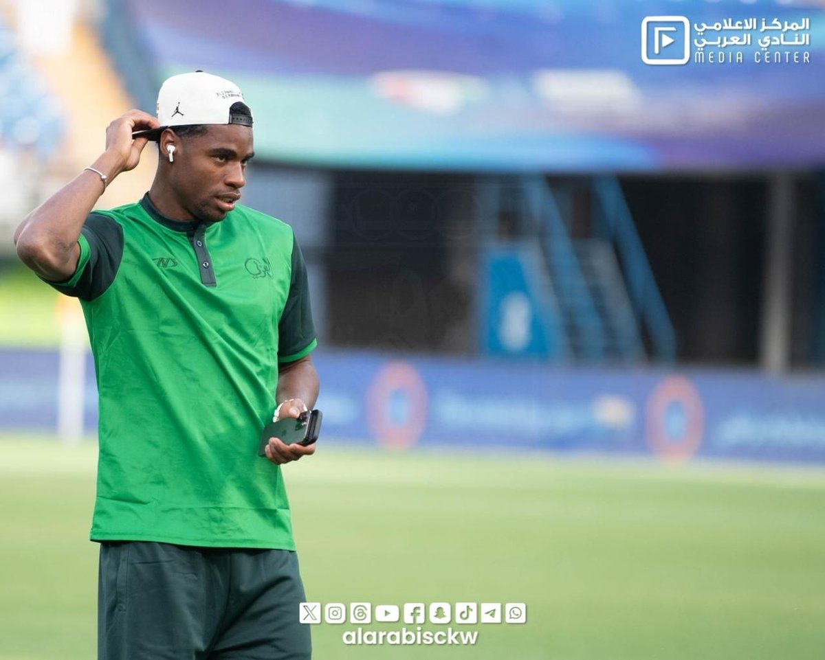 3rbawei93's tweet photo. البرازيلي ليوناردو شيلدون في أول ظهور رسمي له مع العربي والذي تم تسجيله بدلاً من الفرنسي حسيمي فاديغا وسيعوض غياب جمعة عبود في مركز قلب الدفاع اليوم أمام نادي الكويت https://t.co/6INZf3nqBl