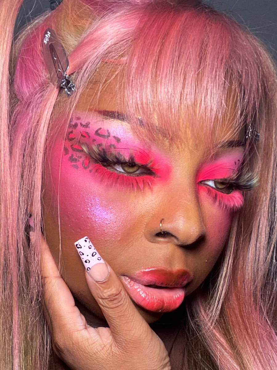 chelslaysss's tweet photo. that’s why i jumped to recreate this look! https://t.co/RWLBYRcNZB