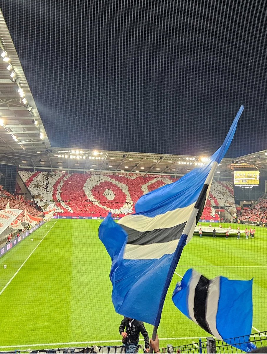 rcs1906_'s tweet photo. Pas la fin de saison espèrée, mais merci @RCSA d'avoir réalisé mon rêve de gosse, à savoir représenter mon club aux 4 coins de l'Europe.
6 déplacements européens pour ma part avec de magnifiques rencontres,la découverte de stades atypiques et de grosses ambiances
MERCI LES BLEUS https://t.co/w5aiSXarAn