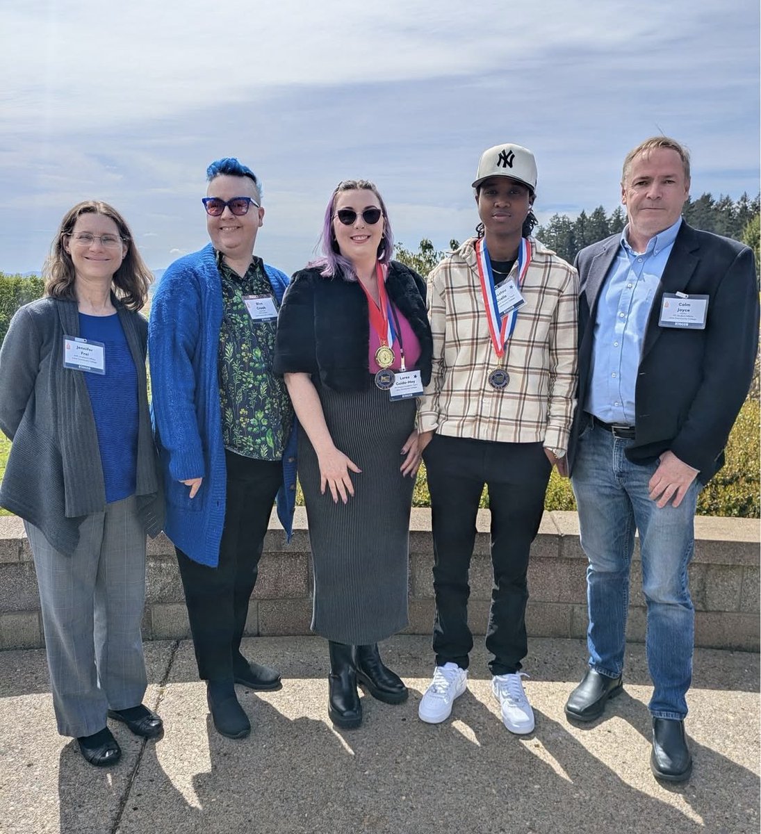 EmbassyConakry's tweet photo. Quelle belle réussite !

Rejoignez-nous pour féliciter Aissatou Diallo, une étudiante guinéenne du Lane Community College, dans l’Oregon, qui a récemment été sélectionnée au sein de l’équipe académique All-Oregon pour son excellence scolaire, son leadership et son engagement.

Le parcours d'Aissatou a commencé ici même, à Conakry, où elle a bénéficié des conseils d'EducationUSA à l'ambassade des États-Unis et a participé à notre club d'anglais du jeudi, tout en poursuivant son rêve d'étudier aux États-Unis.

Sa réussite nous rappelle avec force ce que les étudiants guinéens peuvent accomplir grâce à un travail acharné et à des conseils avisés.

Vous souhaitez étudier aux États-Unis ? Rendez-vous sur https://t.co/8B4YpmL9ts ou rejoignez EducationUSA Conakry sur Facebook.
Félicitations, Aissatou ! #USenGuinée @educationusa