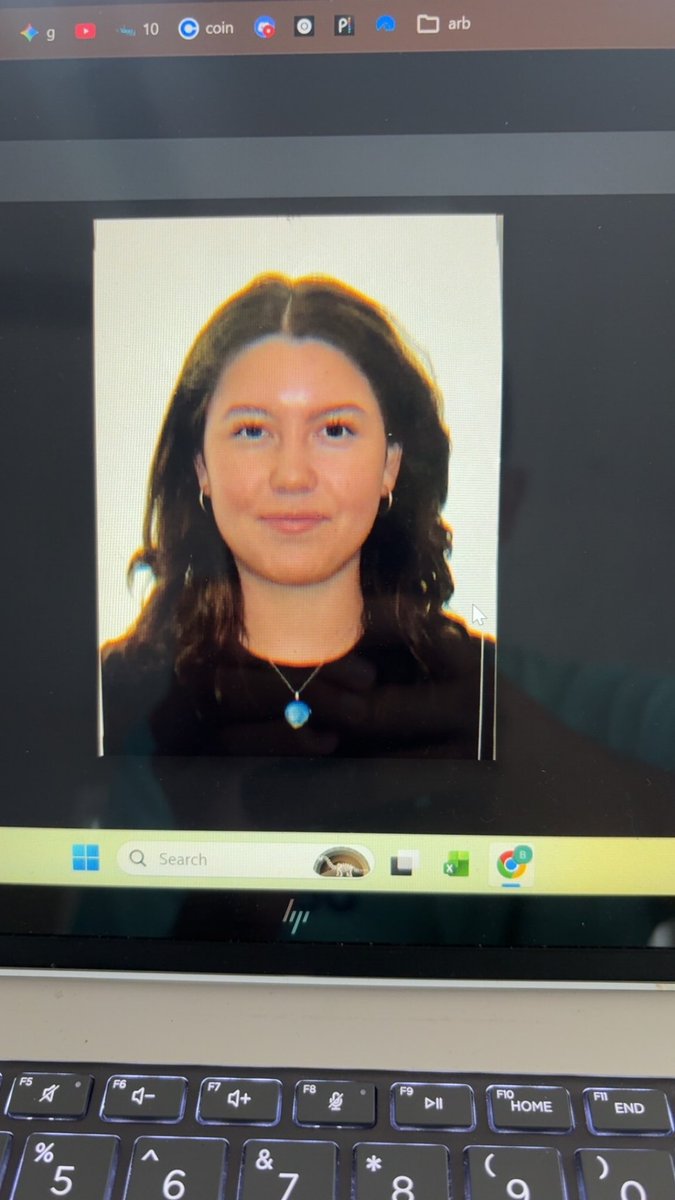 bbarbs26's tweet photo. Checklist for ordering a fake:
Find the most blurry picture of my passport ✅
Have <$80 ✅
Forget how to write my address ✅

These highschoolers got it https://t.co/eVJavhjK0V