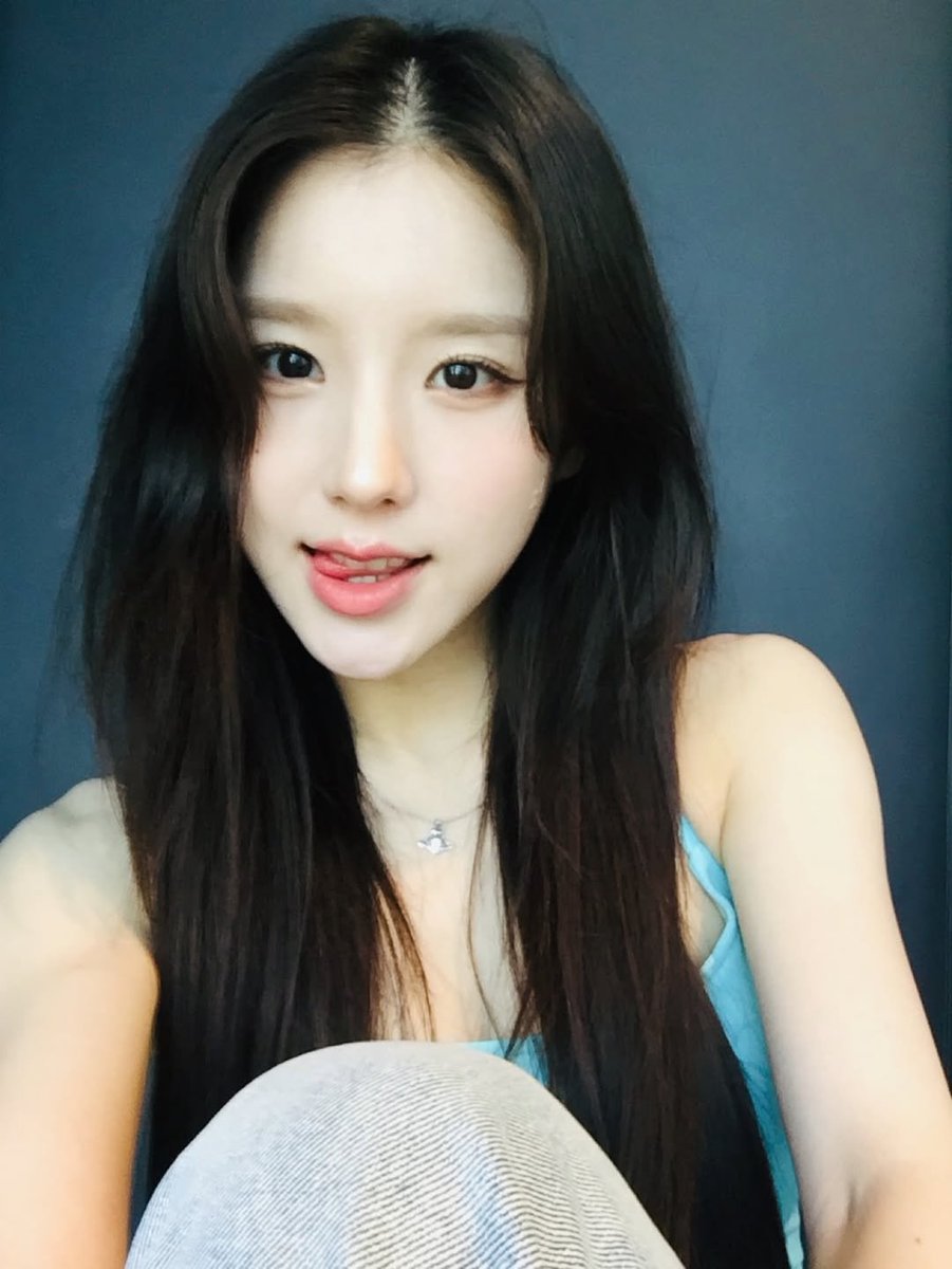 heejin tweet media