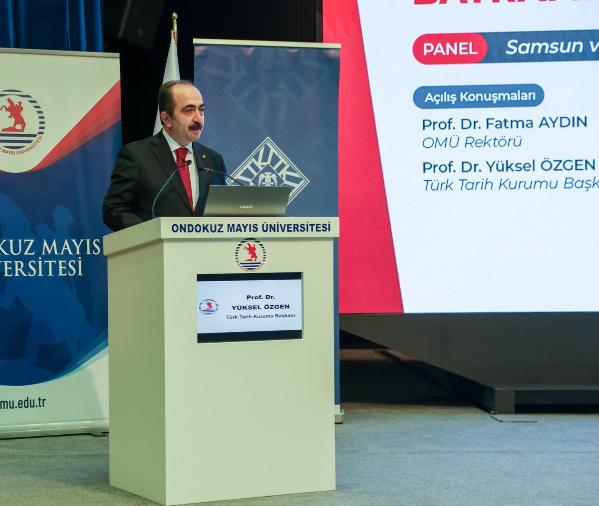 ttkgovtr's tweet photo. Türk Tarih Kurumu ve Ondokuz Mayıs Üniversitesi iş birliğiyle “Samsun ve Millî Mücadele’nin İnşası” başlıklı panel gerçekleştirildi.
Türk Tarih Kurumu Başkanı Prof. Dr. Yüksel Özgen ile Ondokuz Mayıs Üniversitesi Rektörü Prof. Dr.  Fatma Aydın'ın açış konuşmalarıyla başlayan, Prof. Dr. İbrahim Tellioğlu’nun oturum başkanlığını  yürüttüğü panelde;  Prof. Dr. Hikmet Öksüz, Prof. Dr. Önder Duman ve Prof. Dr. Serpil Sürmeli Millî Mücadele’nin başlangıç sürecini tarihî, siyasi ve toplumsal boyutlarıyla ele aldı.