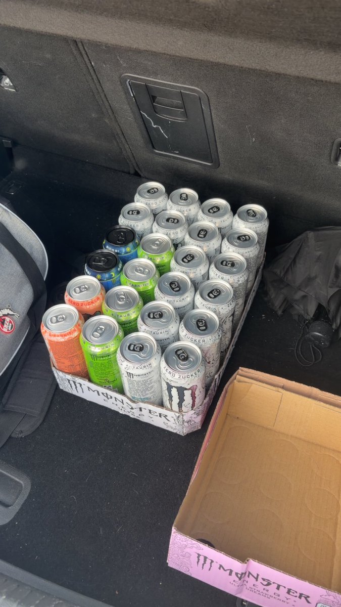 masterpaul31's tweet photo. Rechnung zu übernehmen ! Wer zahlt mir meine Energys :) https://t.co/nkd9I9aSZi