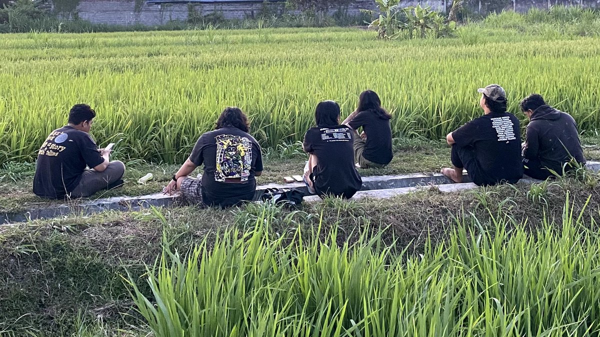 Commonsenseeee3's tweet photo. Romanticizing the little things that might be hard to do in the next few years with my friends https://t.co/fYKAgblrqm