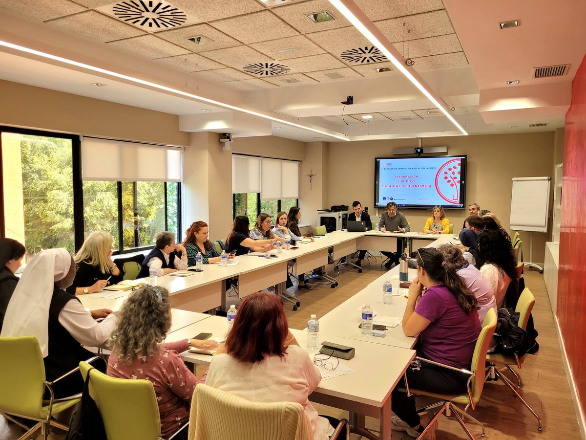 ecatolicmadrid's tweet photo. Una veintena de centros participan en la II reunión de Educación Infantil del curso 2025/2026, celebrada en la Sala de Juntas de nuestra sede, con la participación de los departamentos Jurídico y Pedagógico.

Un encuentro de trabajo y coordinación para seguir impulsando una educación de calidad desde la colaboración y el compromiso compartido. 🤝📋