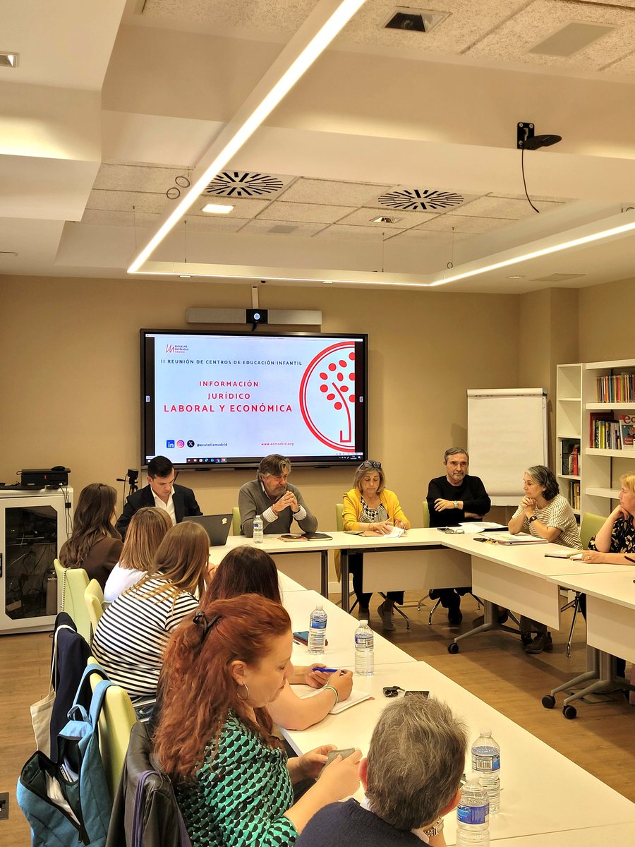 ecatolicmadrid's tweet photo. Una veintena de centros participan en la II reunión de Educación Infantil del curso 2025/2026, celebrada en la Sala de Juntas de nuestra sede, con la participación de los departamentos Jurídico y Pedagógico.

Un encuentro de trabajo y coordinación para seguir impulsando una educación de calidad desde la colaboración y el compromiso compartido. 🤝📋