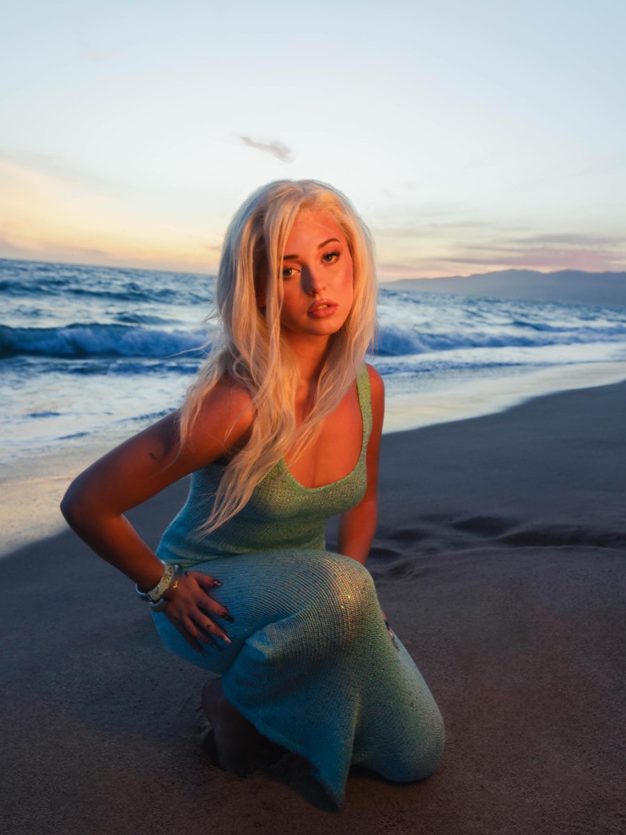 AngelsquadHQ's tweet photo. a real life mermaid 🩵✨🌊 https://t.co/KuIzST5N6V