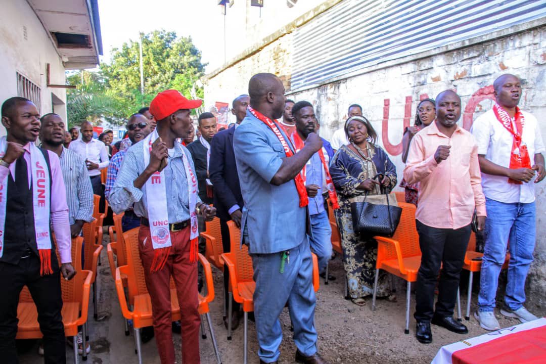 MikeMakanda7's tweet photo. En séjour à privé à lubumbashi.
Le Pdt Yves Nswal a pris part à une réunion des jeunes de l’UNC de haut-katanga, présidée par le président #DidiKaduwa. Ce moment fort a permis de renforcer les liens et dynamiser les équipes locales. https://t.co/0fhL60L19b