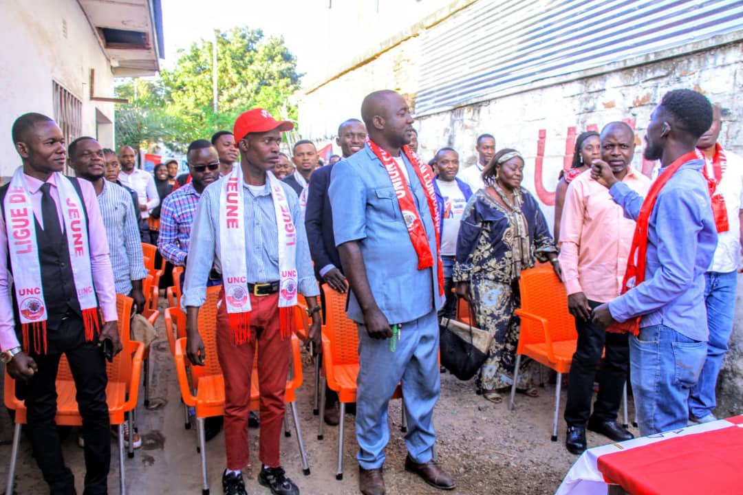 MikeMakanda7's tweet photo. En séjour à privé à lubumbashi.
Le Pdt Yves Nswal a pris part à une réunion des jeunes de l’UNC de haut-katanga, présidée par le président #DidiKaduwa. Ce moment fort a permis de renforcer les liens et dynamiser les équipes locales. https://t.co/0fhL60L19b