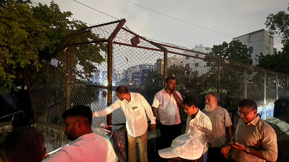 KJGeorgeOffice's tweet photo. #SarvagnanagarConstituency:
#FlashUpdate🚨: Acting immediately upon receiving complaints from residents, Hon’ble Minister for Energy and Sarvagnanagar MLA, Shri @thekjgeorge Ji, directed officials to conduct an on-site inspection near Telecom Layout, Hennur Block, along with GBA officials, block president, area representatives.
The team reviewed the storm water drain waterlogging issues and inspected the ongoing construction of new drainage systems to ensure swift action and long-term solutions for the area.
This prompt response highlights the commitment towards addressing public grievances efficiently and strengthening civic infrastructure for the benefit of residents.
#WeWorkForYou #GreaterSarvagnaNagar #BengaluruRains #KJGeorge360 @KJG_Supporters @INCSarvagna @INCKarnataka @TeamKJGeorge