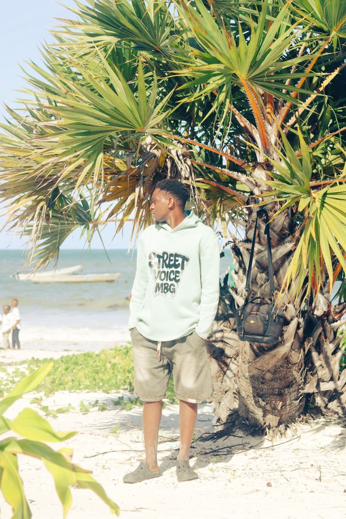 Freddyfr5's tweet photo. Hoodies Available, Send a Dm to book Yours.

#trending #merch #hoodiemerch #virałpost #trendingpost #mbg #nike #adidas #puma #mombasa https://t.co/gI2itgl2CH