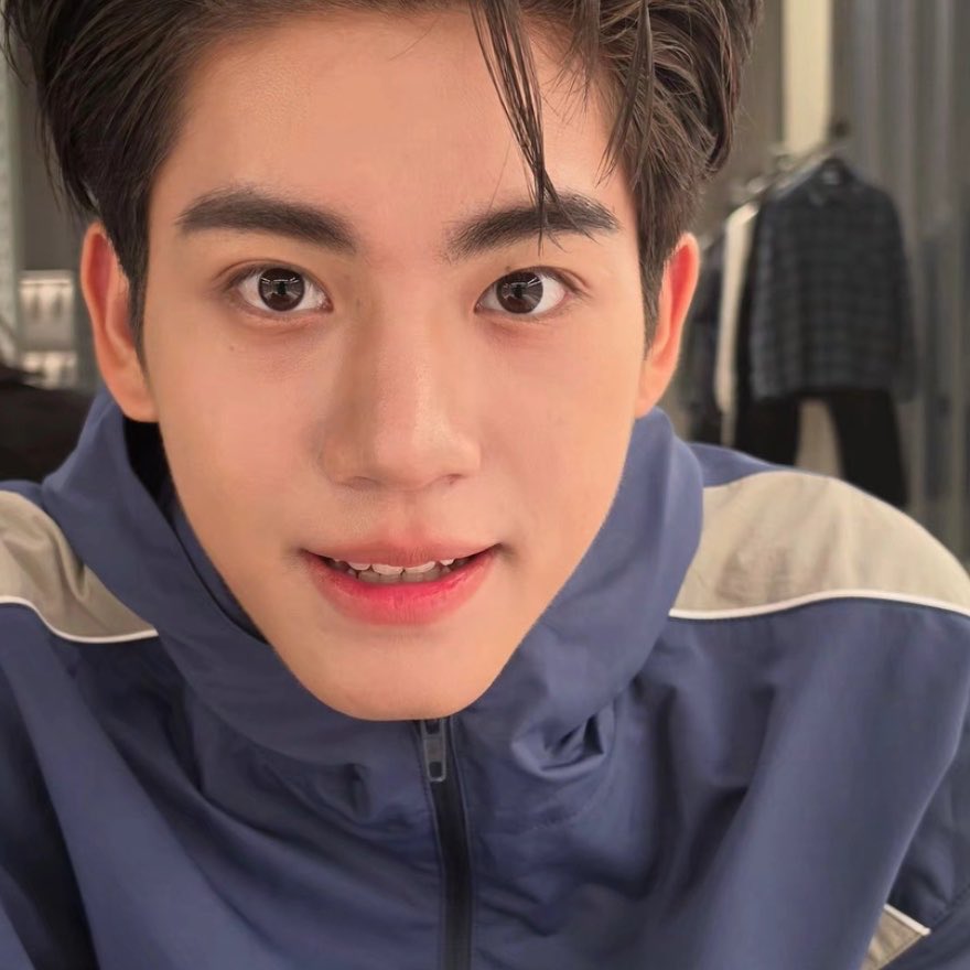 j7Q30i's tweet photo. คุนรักเค้ามากแค่ไหน⠀⠀⠀⠀⠀⠀⠀⠀เท่าโลกชุบแป้งทอดเลย 🥺

𐔌 #AlmondProgress 𐦯 https://t.co/x2ejxKNXFl