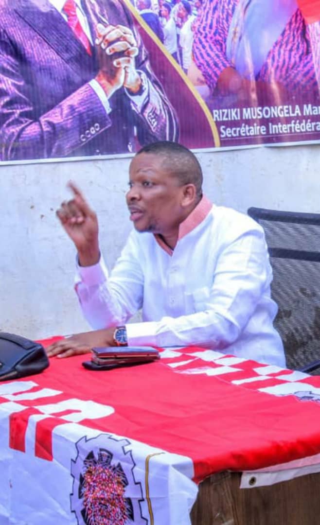 VeronKoya's tweet photo. Actualités FNJ:  En séjour privé à Lubumbashi, le Président de la FNJ @yvesnswal a pris part à la réunion de la jeunesse du Haut-Katanga. Il a insisté sur l’unité au sein du parti et la mobilisation générale pour soutenir la vision du PN @VitalKamerhe1 https://t.co/SHaxImqJrE