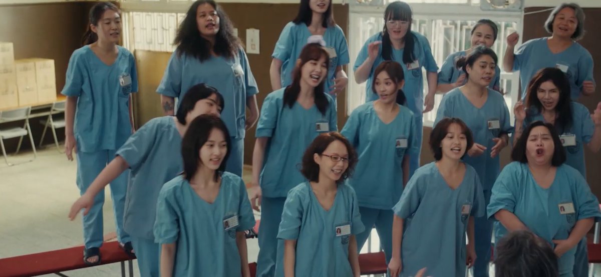 moviegoersID's tweet photo. Versi adaptasinya ini jelas banyak yang disesuaikan, tetapi #SunshineWomensChoir nggak bikin presentasinya jadi berbeda dengan film aslinya. Punya ‘spirit’ yang sama, filmnya dibuat menyenangkan di awal tetapi 30 menit terakhirnya banyak adegan mengandung bawang. Banjir! https://t.co/mi3f6BT5bo