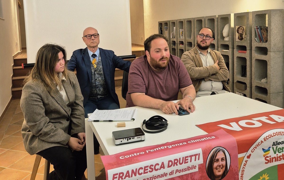 PossibileIt's tweet photo. “L’appartenenza è avere gli altri dentro di sé.” Sono parole di Gaber, e da quando le ho ascoltate guidano la mia azione politica: mi sono impegnato in un doposcuola per bambini migranti, nella cultura, nell'antifascismo. Mi candido a #Pistoia con Avs-SCE-Possibile. Simone Turchi https://t.co/Kr1P0s4DK3