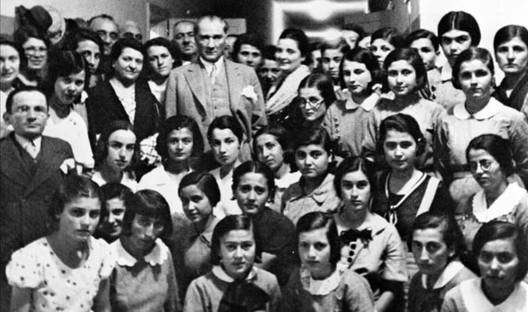 Bulut67609647's tweet photo. “Biz her şeyi gençliğe bırakacağız… Geleceğin ümidi, ışıklı çiçekleri onlardır. Bütün ümidim gençliktedir.”
19 Mayıs Atatürk’ü Anma, Gençlik ve Spor Bayramımız kutlu olsun.
#19Mayıs1919 https://t.co/JEGRKIeJLW