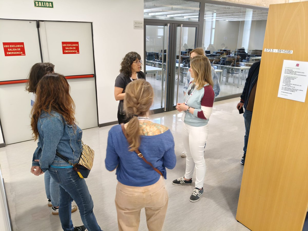 CampusMDelibes's tweet photo. Hoy han estado en la biblioteca los participantes de la 2ª semana #Erasmus de #BiblioBike🚲 organizada por la #BUVa, esta visita forma parte de la presentación de nuestro servicio. ¡Bienvenidos!
https://t.co/2bIQ2u209g https://t.co/3HmdttL1eS